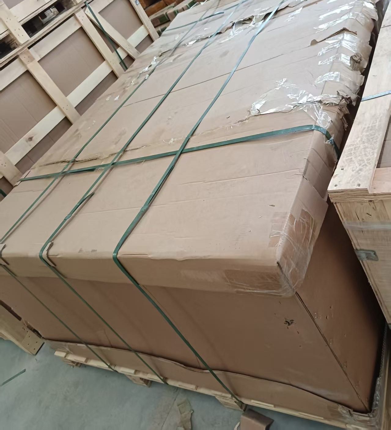 Palletised and strapped cargo